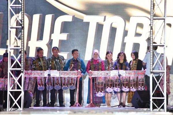  Buka Lake Toba Fashion Week 2023, Pj Gubernur Hassanudin Sebut Kekayaan Sumut Hebat